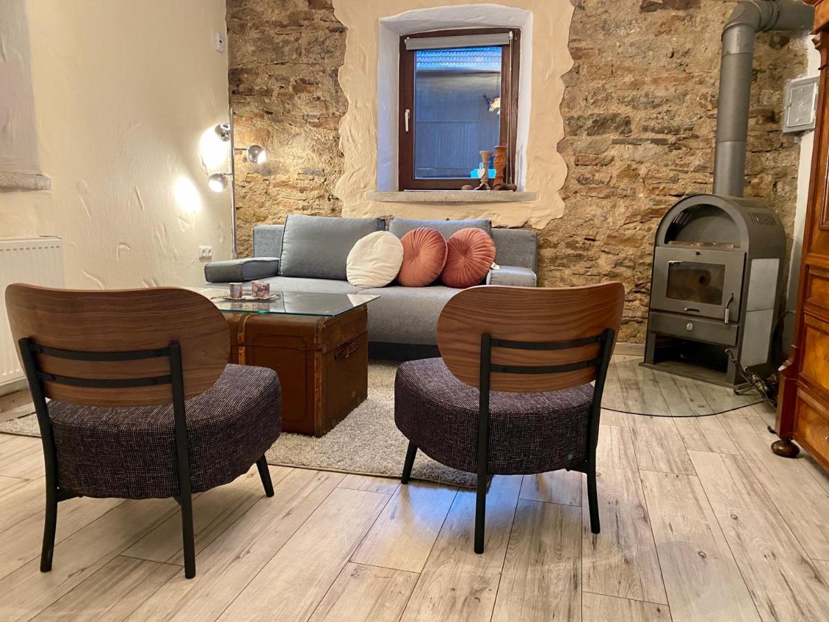Apartment Eifelstein, Mit Whirlpool Und Ofen
